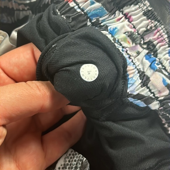 Lululemon Hotty Hot Short II (Long 4") Culture Clash Multi Black / Black - Picture 4 of 5